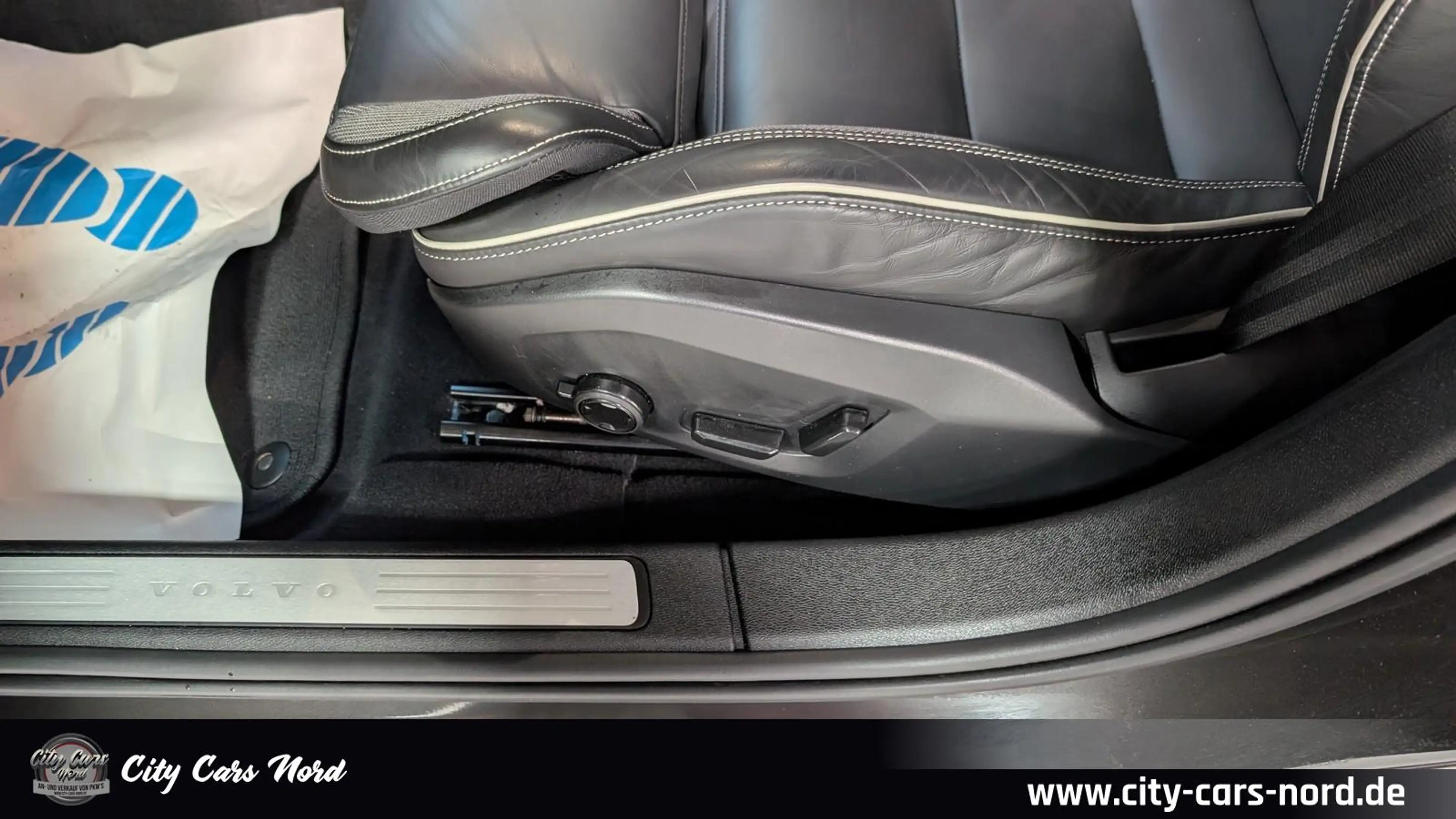 Volvo S60 Ultimate Dark AWD 360°+HEAD.UP+LED+AHK — photo 14
