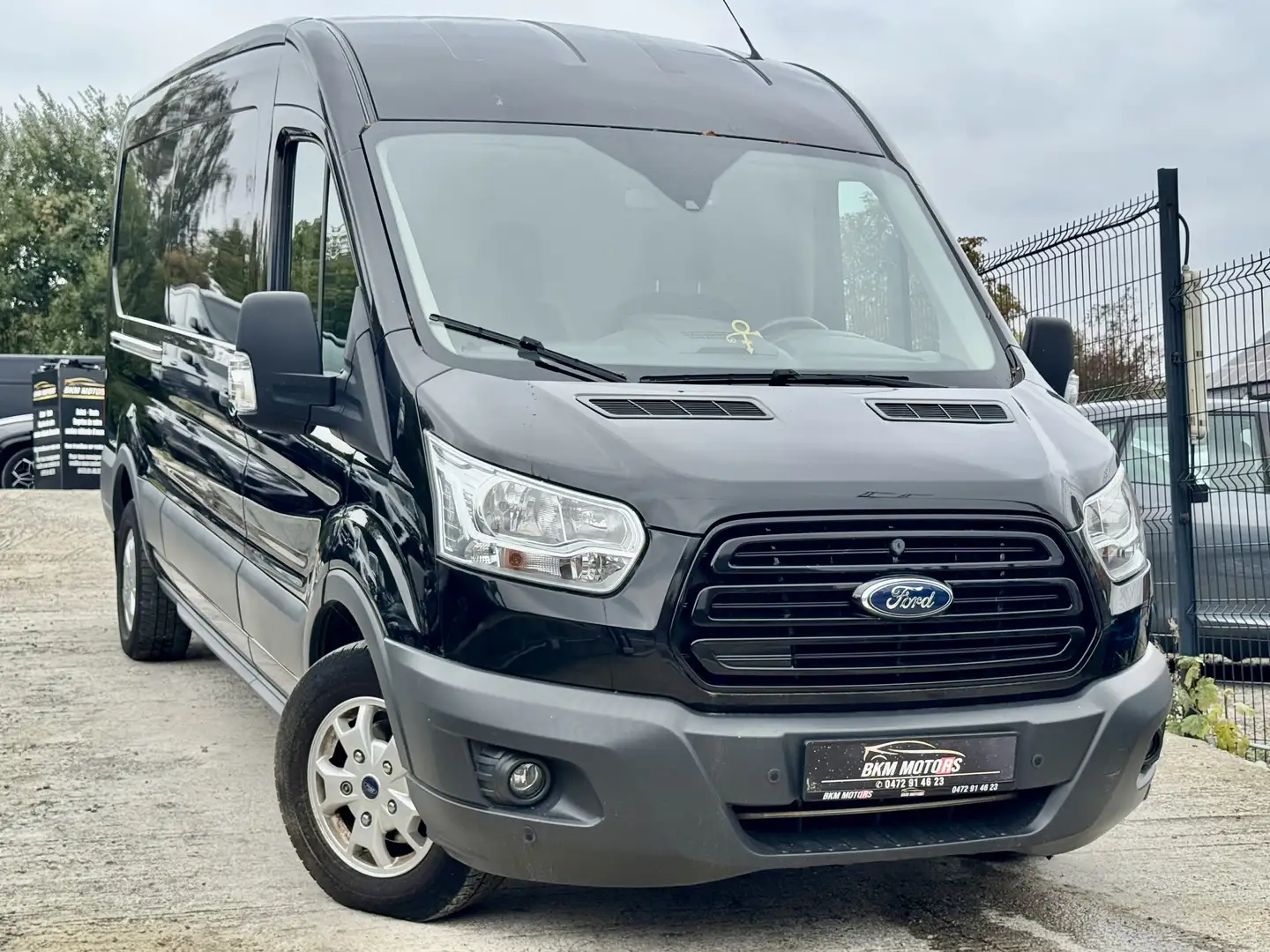 Ford Transit 2.0 TDCi L3H2 Trend Multi-use Noir - 1