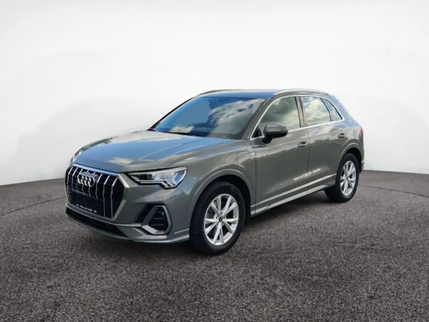 Audi Q3 S line 45 TFSI e 180(245) kW(PS) S tronic Grau - 2