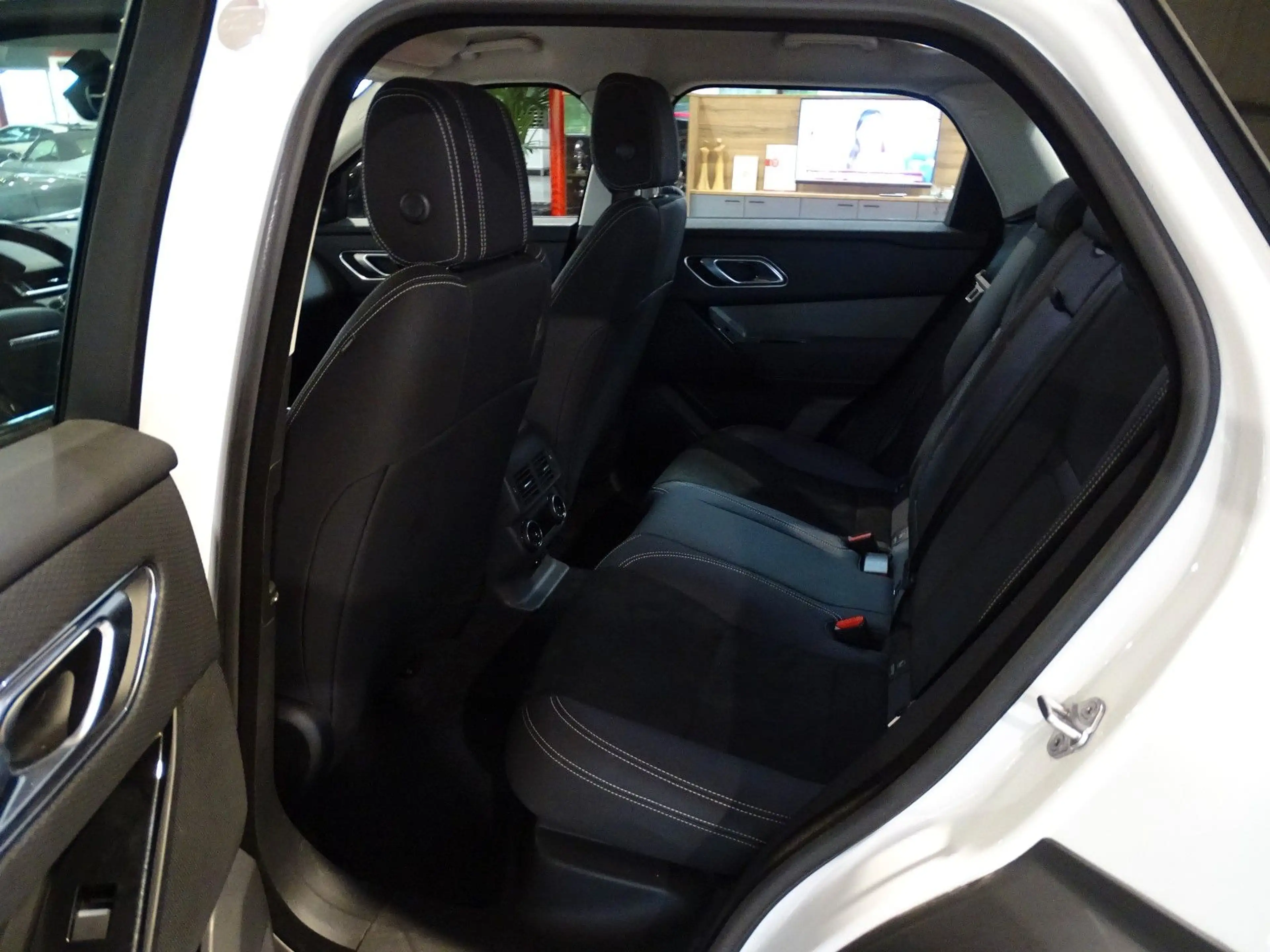 Land Rover Range Rover Velar 3.0d*AHK+EL-SITZE+LEDER+HUD — photo 11