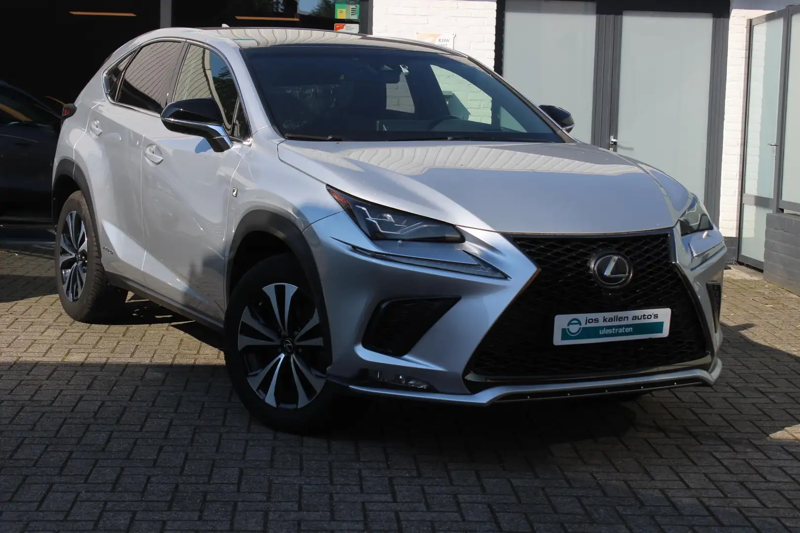 Lexus NX 300h AWD F Sport Premium Full Option, Memory, Panorama, Grijs - 2