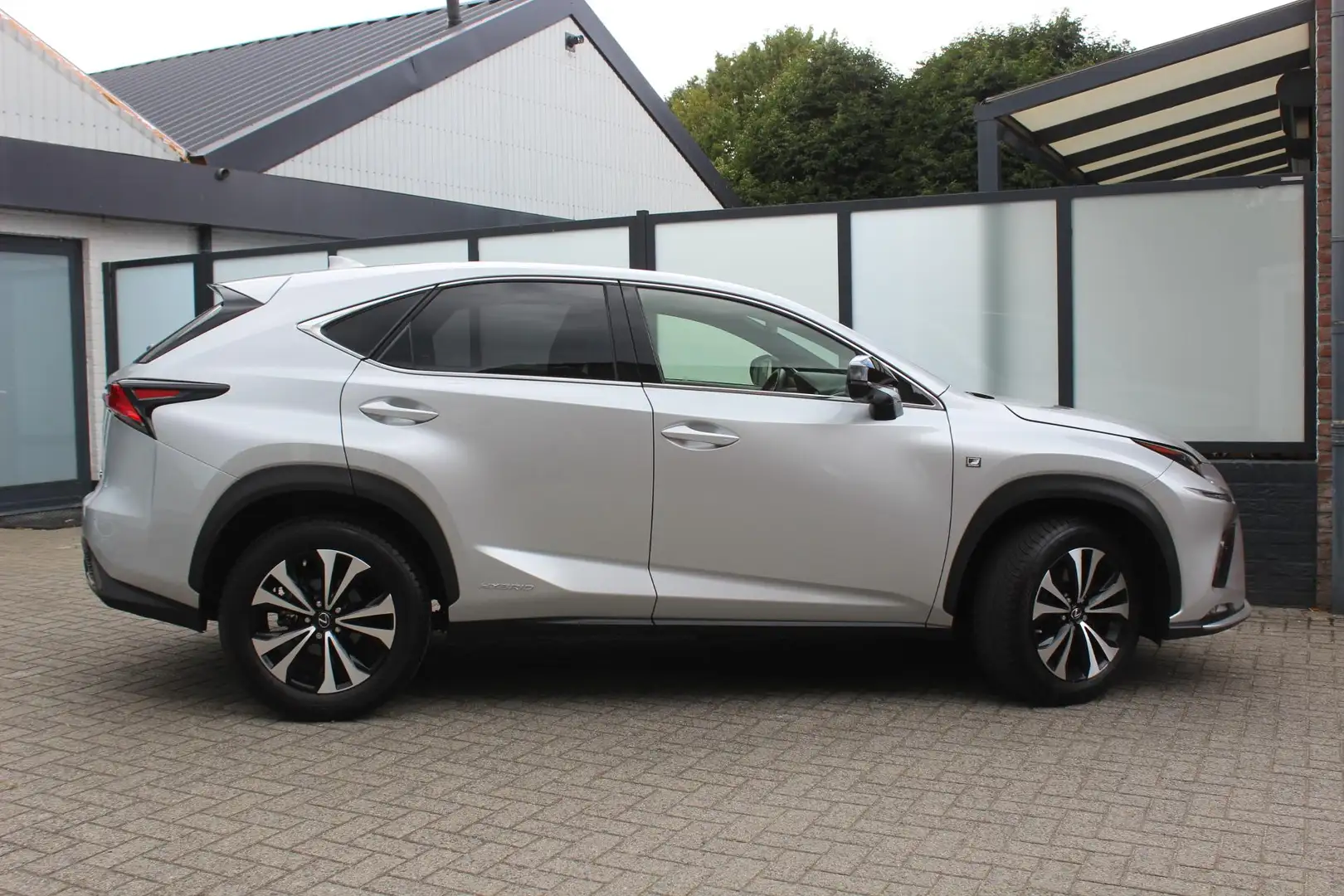 Lexus NX 300h AWD F Sport Premium President Pack,  Pano Dak, Mar Gris - 2