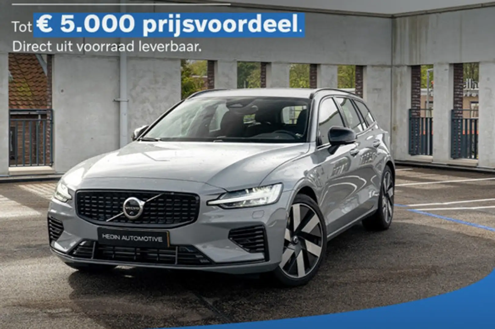 Volvo V60 T8 Performance Edition Ultra Dark AWD 455pk Plug I Beige - 2