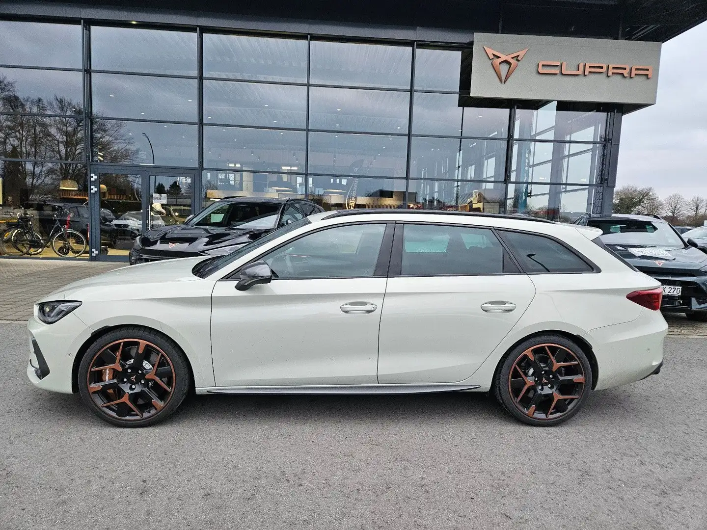 CUPRA Leon Sportstourer VZ 2.0 TSI DSG 4Drive*Akebono* Gris - 1