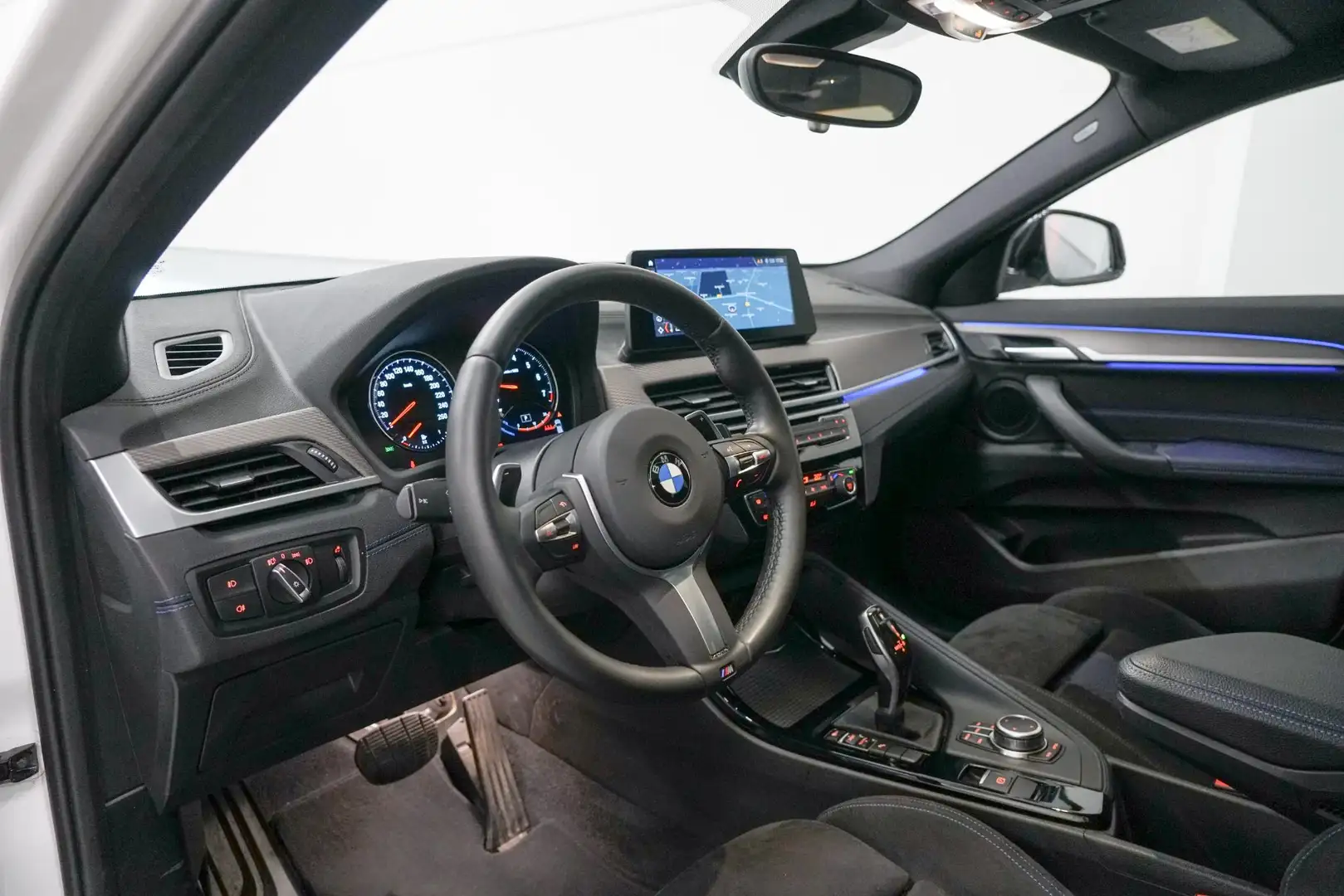 BMW X2 sDrive20i M-Sport | Panoramadak | Head Up | Hifi | Weiß - 2