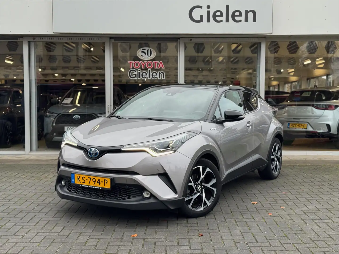 Toyota C-HR 1.8 Hybrid Bi-Tone Plus | Eerste eigenaar, JBL, Le Gris - 1
