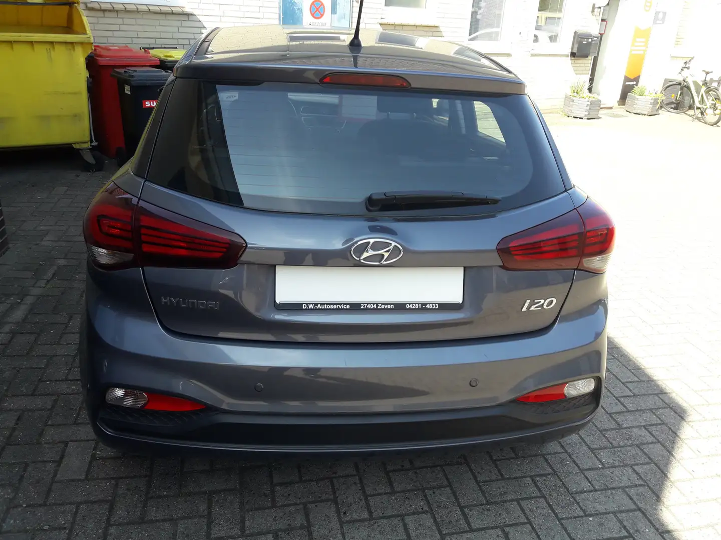 Hyundai i20 1.2 Pure Grau - 2