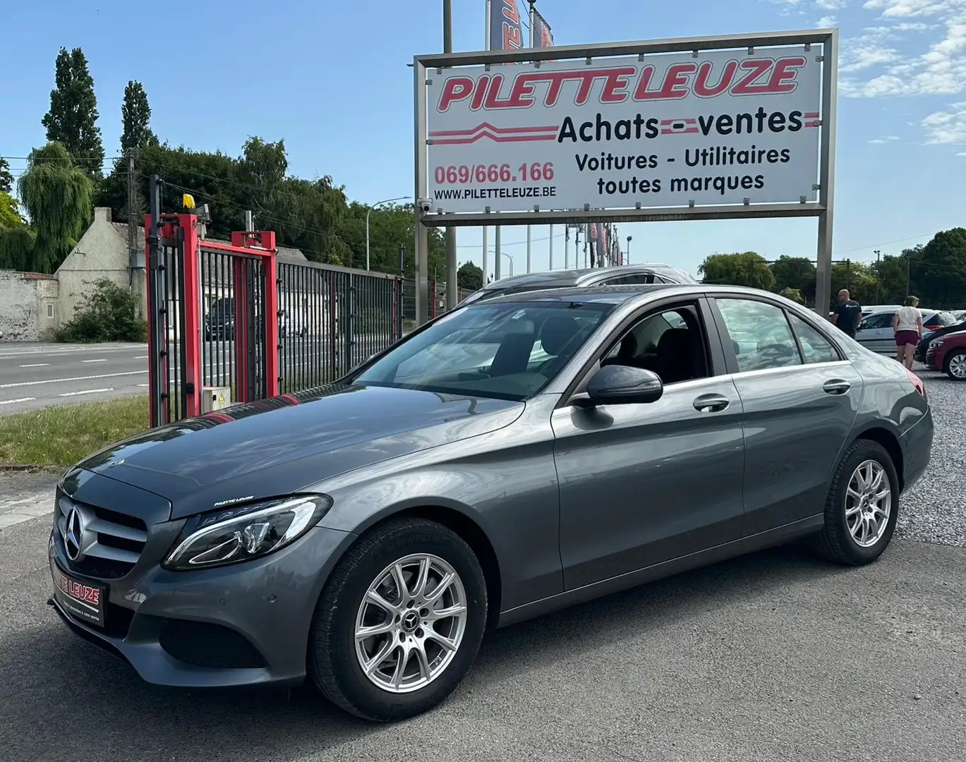 Mercedes-Benz C 180 Business AUTOMATIQUE Grijs - 2