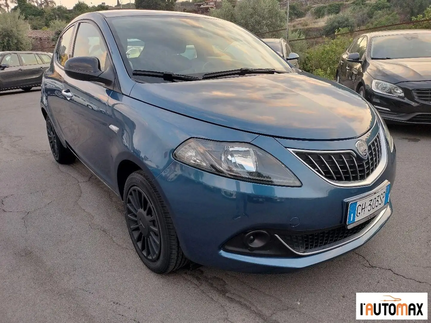Lancia Ypsilon 1.0 firefly hybrid Silver s&s 70cv Blu/Azzurro - 2