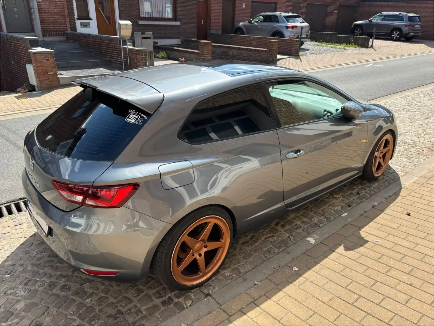 SEAT Leon 1.6 CR TDi Reference Grijs - 1