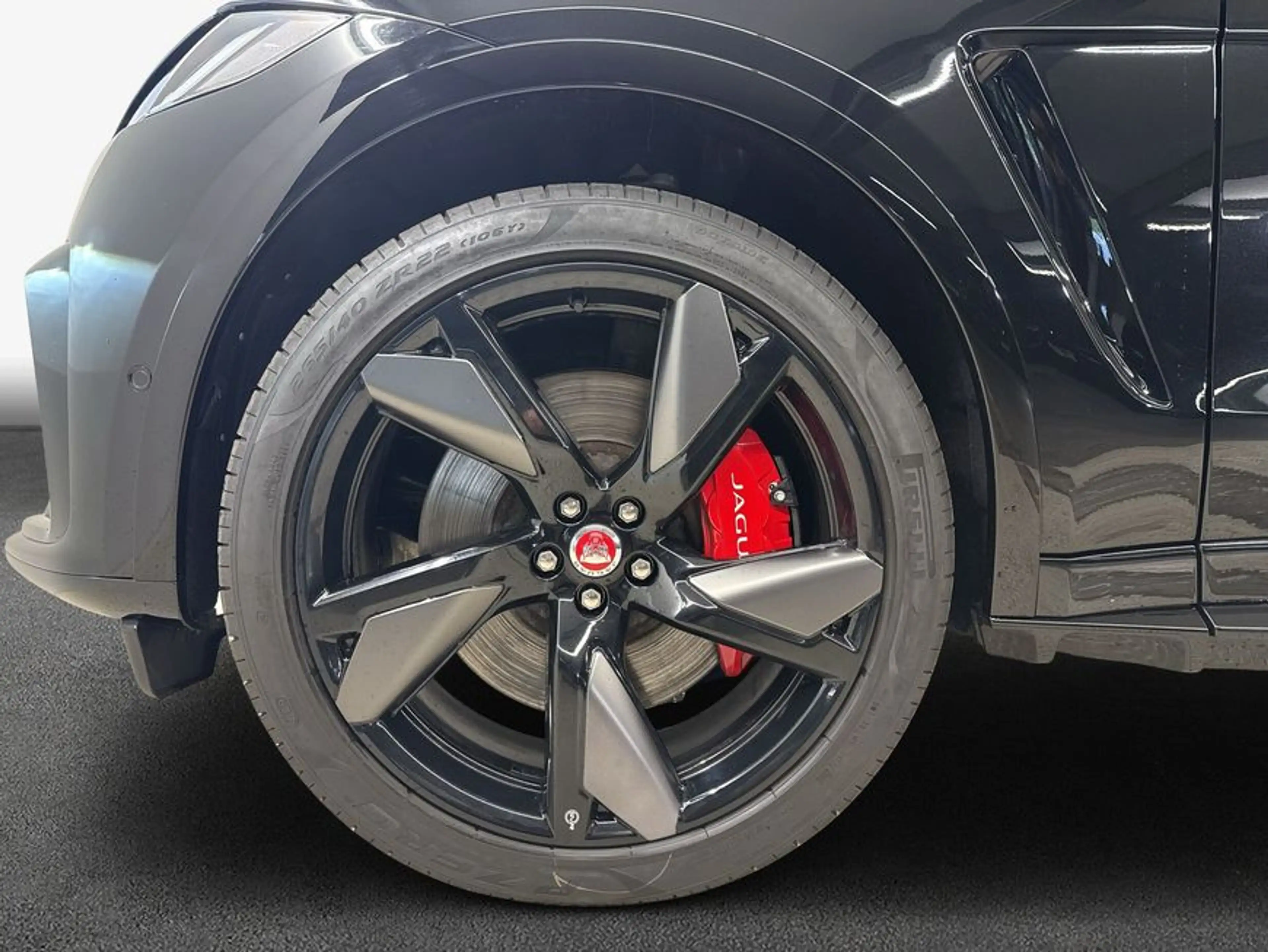 Jaguar F-Pace P550 AWD SVR — photo 9