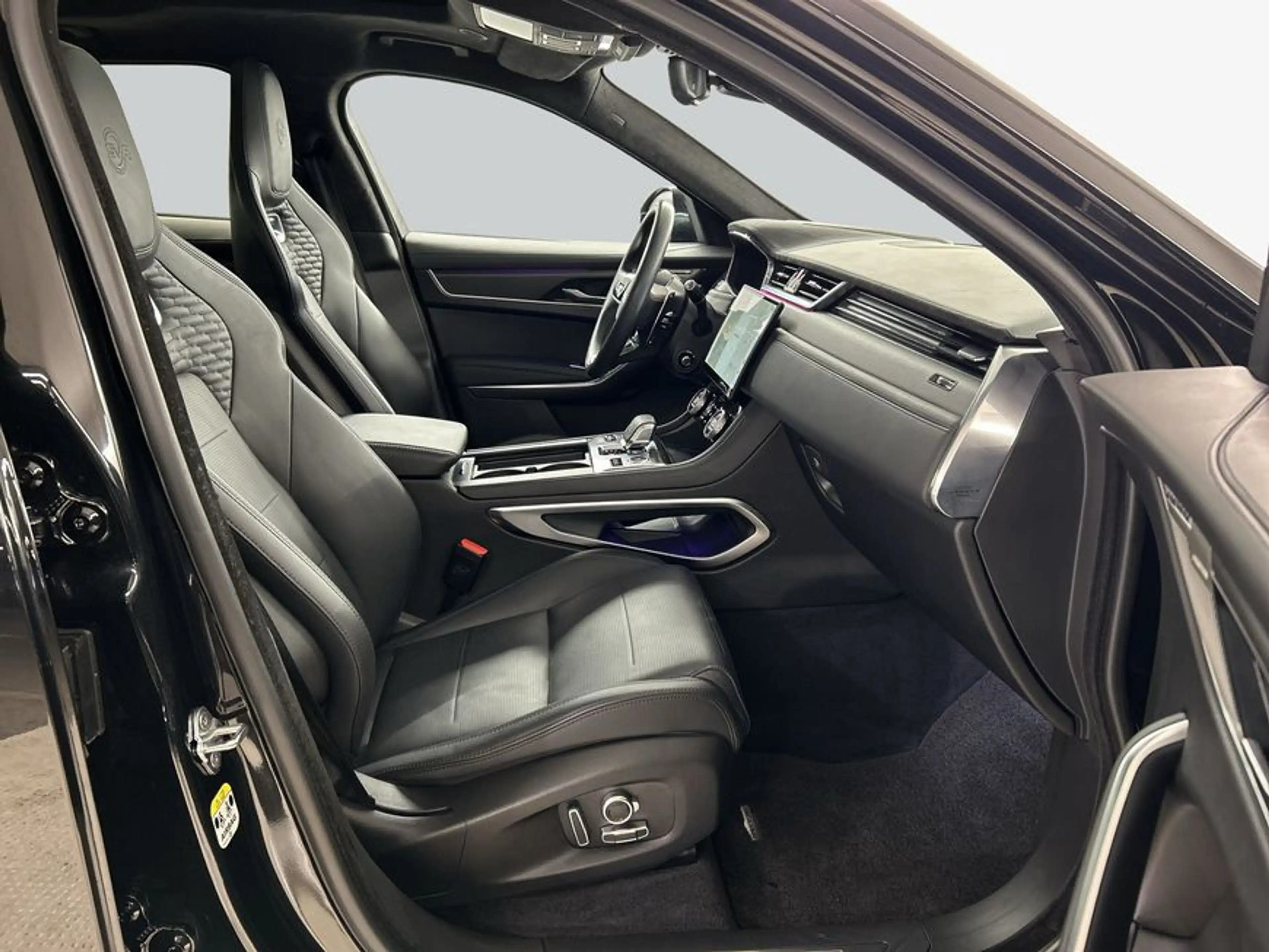 Jaguar F-Pace P550 AWD SVR — photo 3