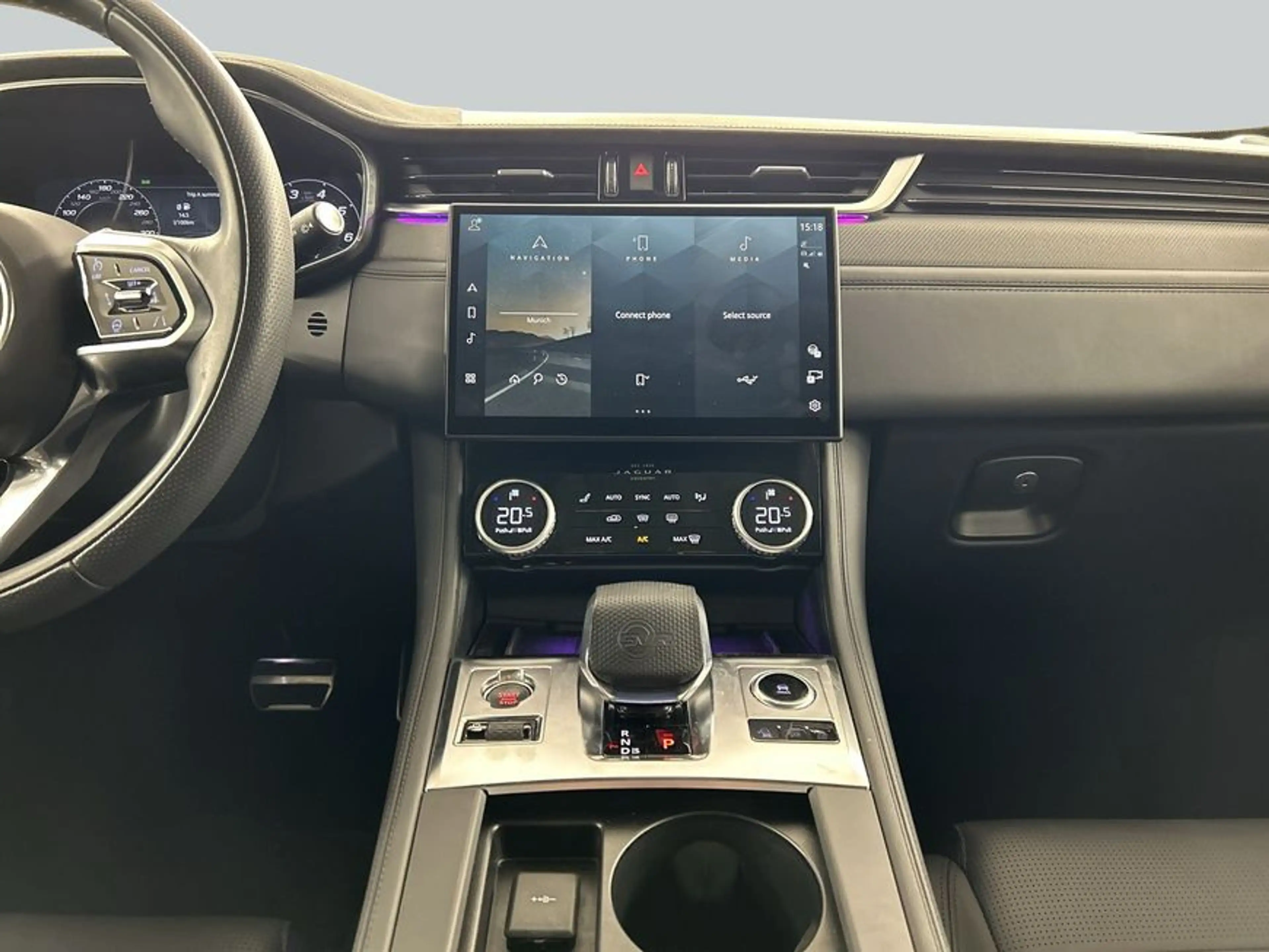 Jaguar F-Pace P550 AWD SVR — photo 15