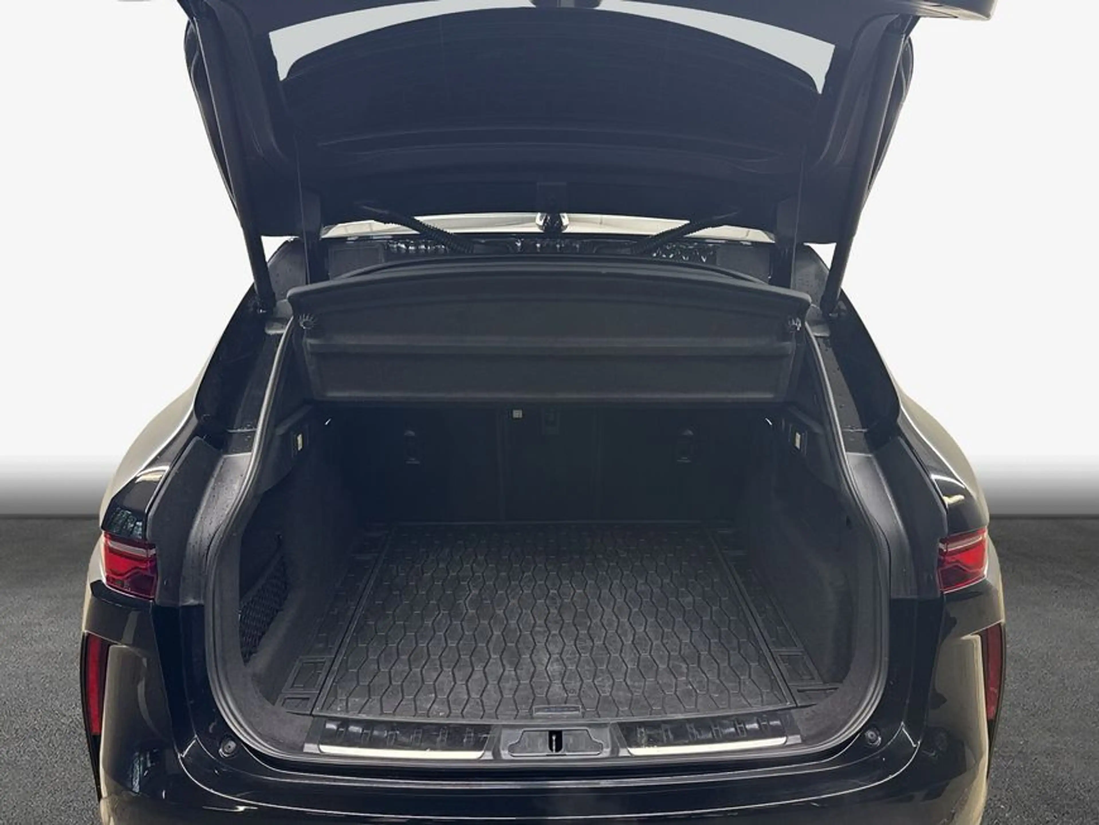 Jaguar F-Pace P550 AWD SVR — photo 12