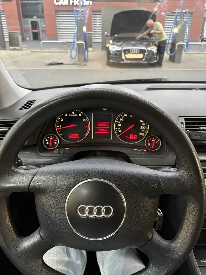 Audi A4 2.0, foto 2