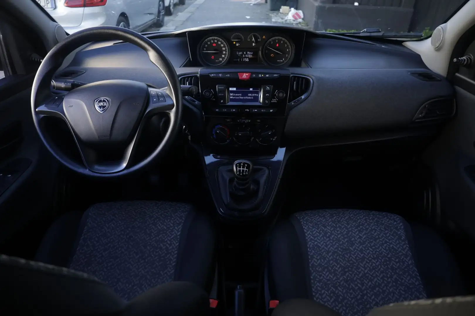 Lancia Ypsilon Lancia Ypsilon 1.0 FireFly 5 porte S&S Hybrid Eco Grijs - 2