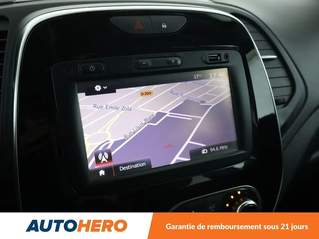 Renault Captur — photo 24