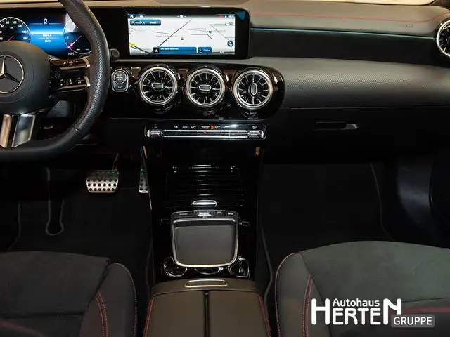 Mercedes-Benz Cla view 10