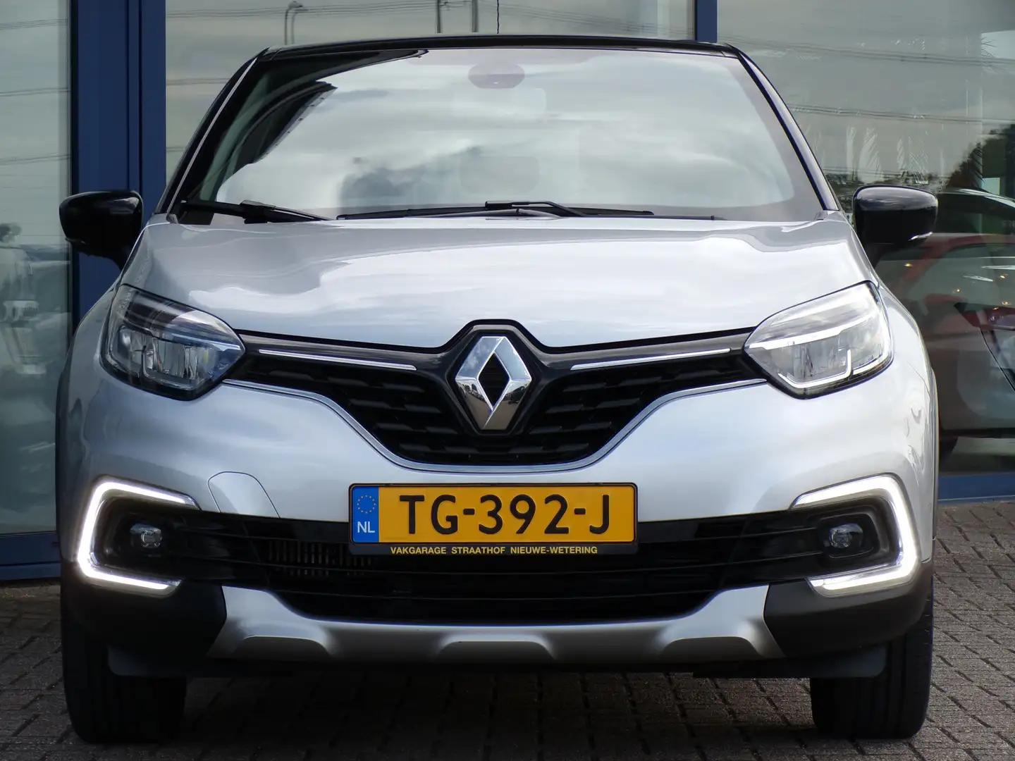 Renault Captur 1.2 TCe Intens, Automaat / Trekhaak / Android Auto Grijs - 2