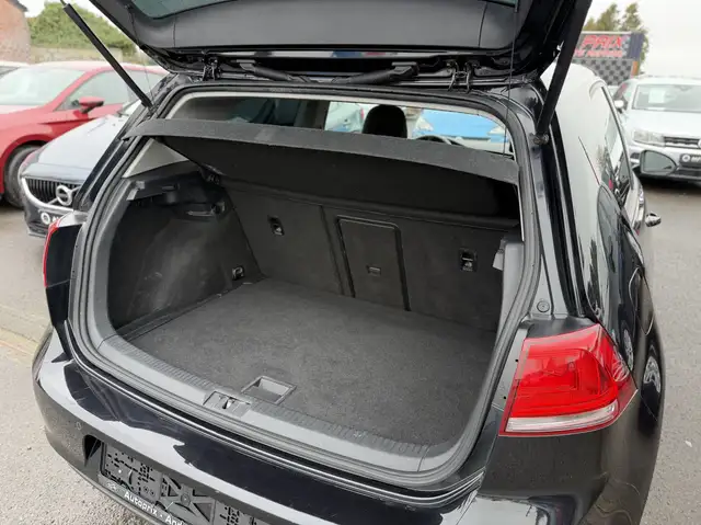 Volkswagen Golf view 11