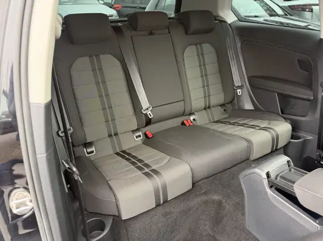 Volkswagen Golf view 9