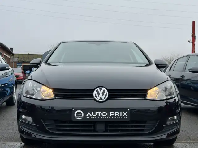 Volkswagen Golf view 3