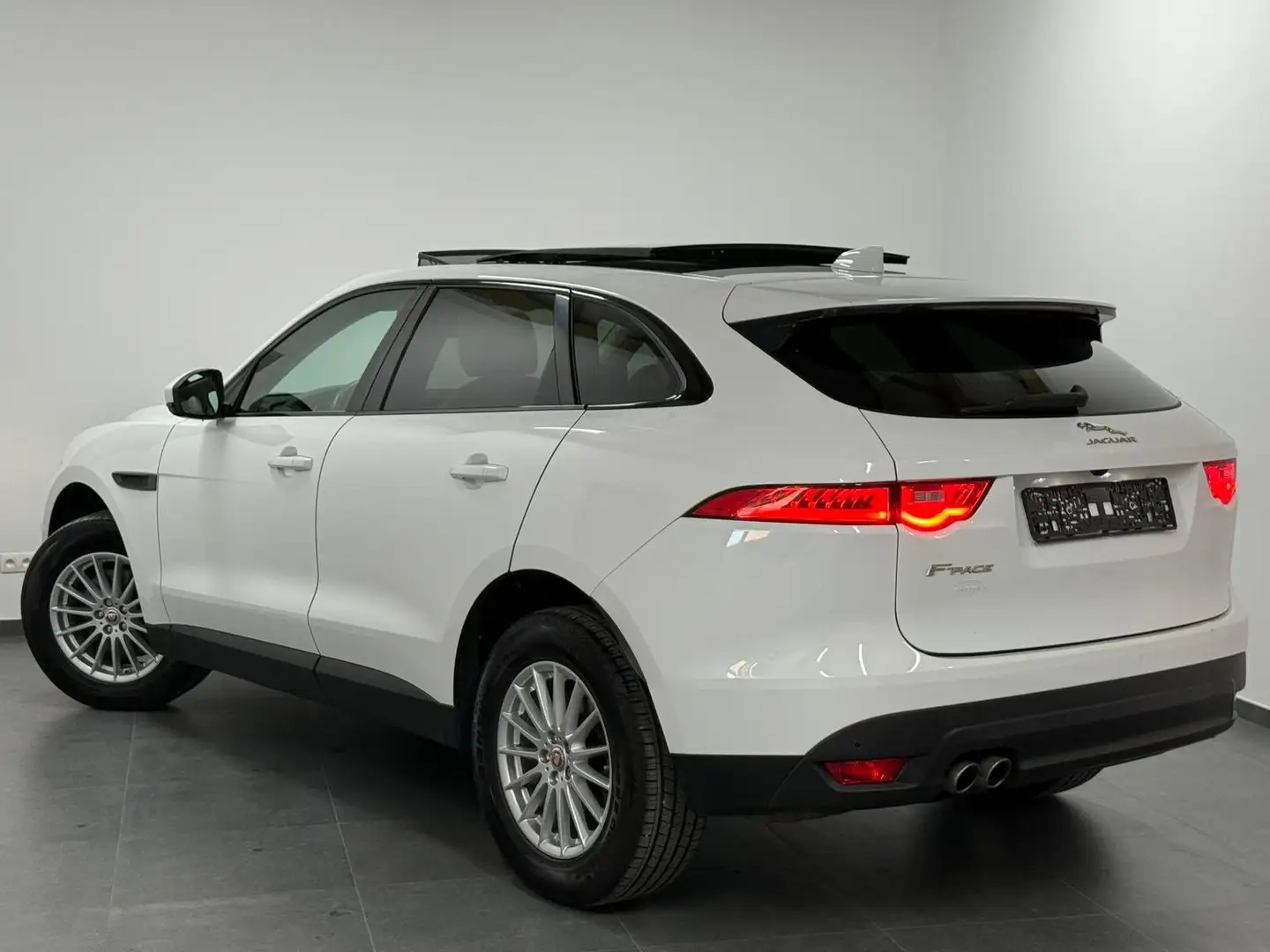 Jaguar F-Pace 2.0 D - EU6 - 1erMain - Boite auto - Toit pano Wit - 2