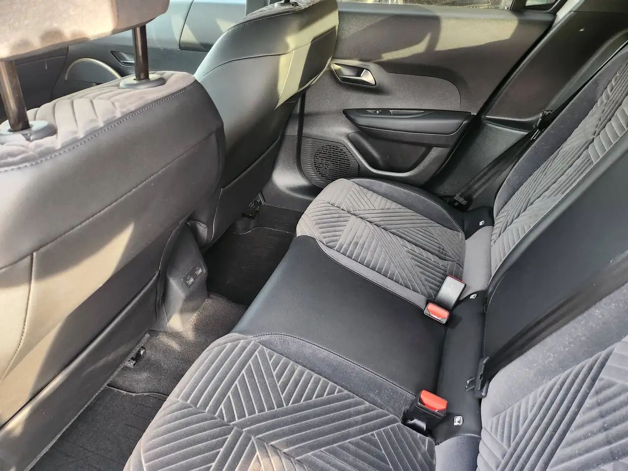 Lancia Ypsilon 2024 — фото 13