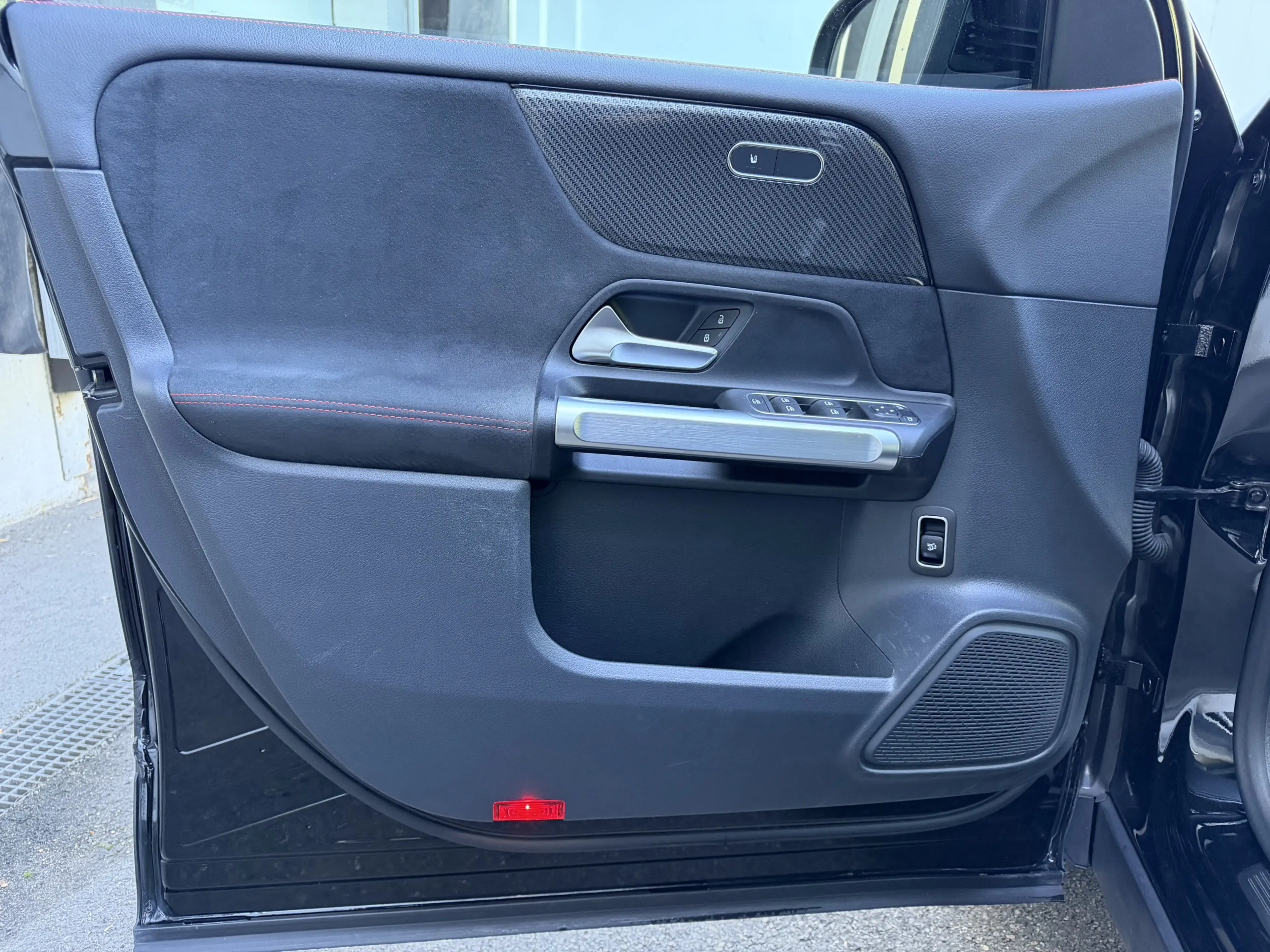 Mercedes-Benz GLB 220 D AMG LED Night MBUX Kamera AHK-Schwenk — photo 11