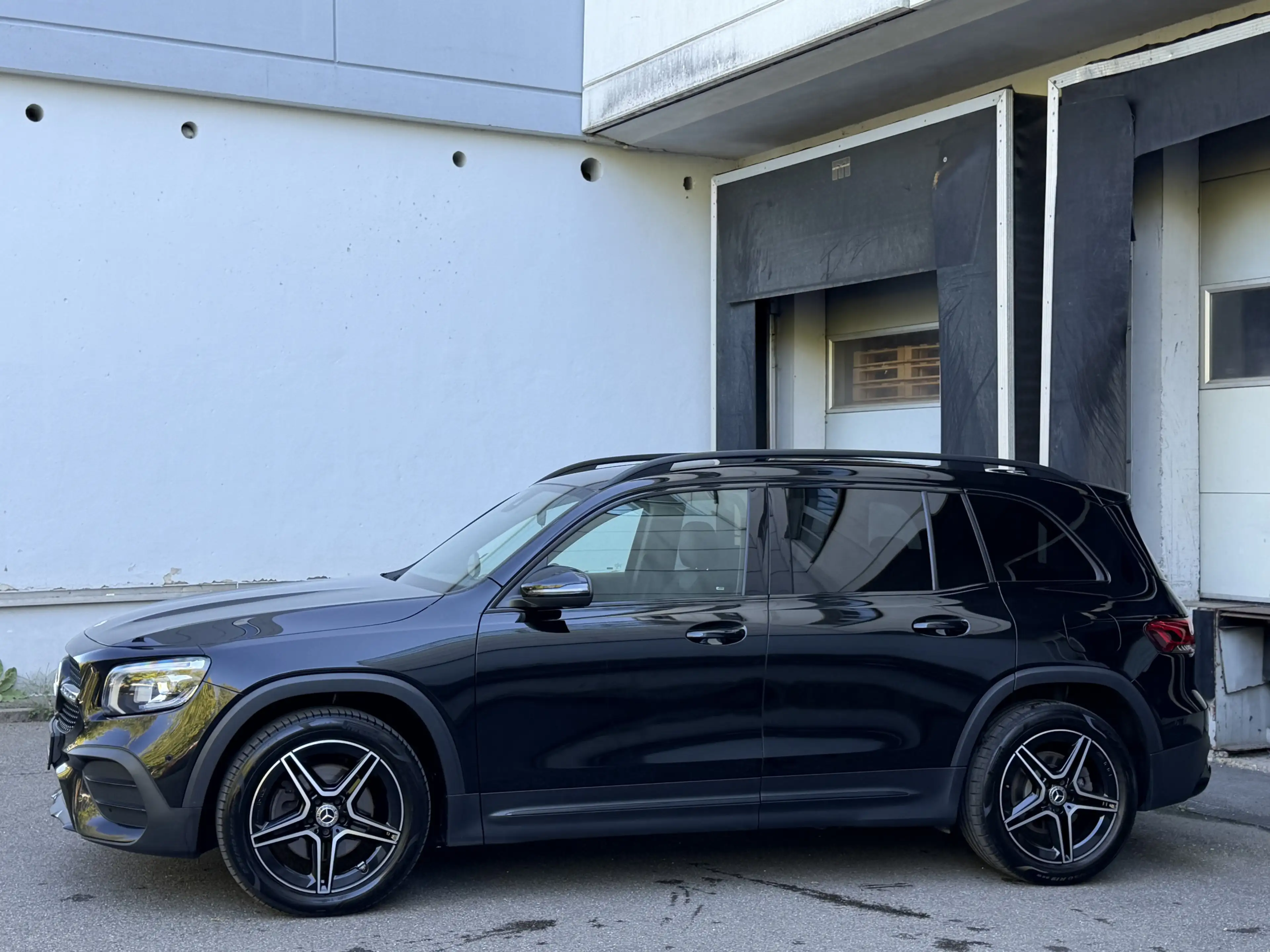 Mercedes-Benz GLB 220 D AMG LED Night MBUX Kamera AHK-Schwenk — photo 3
