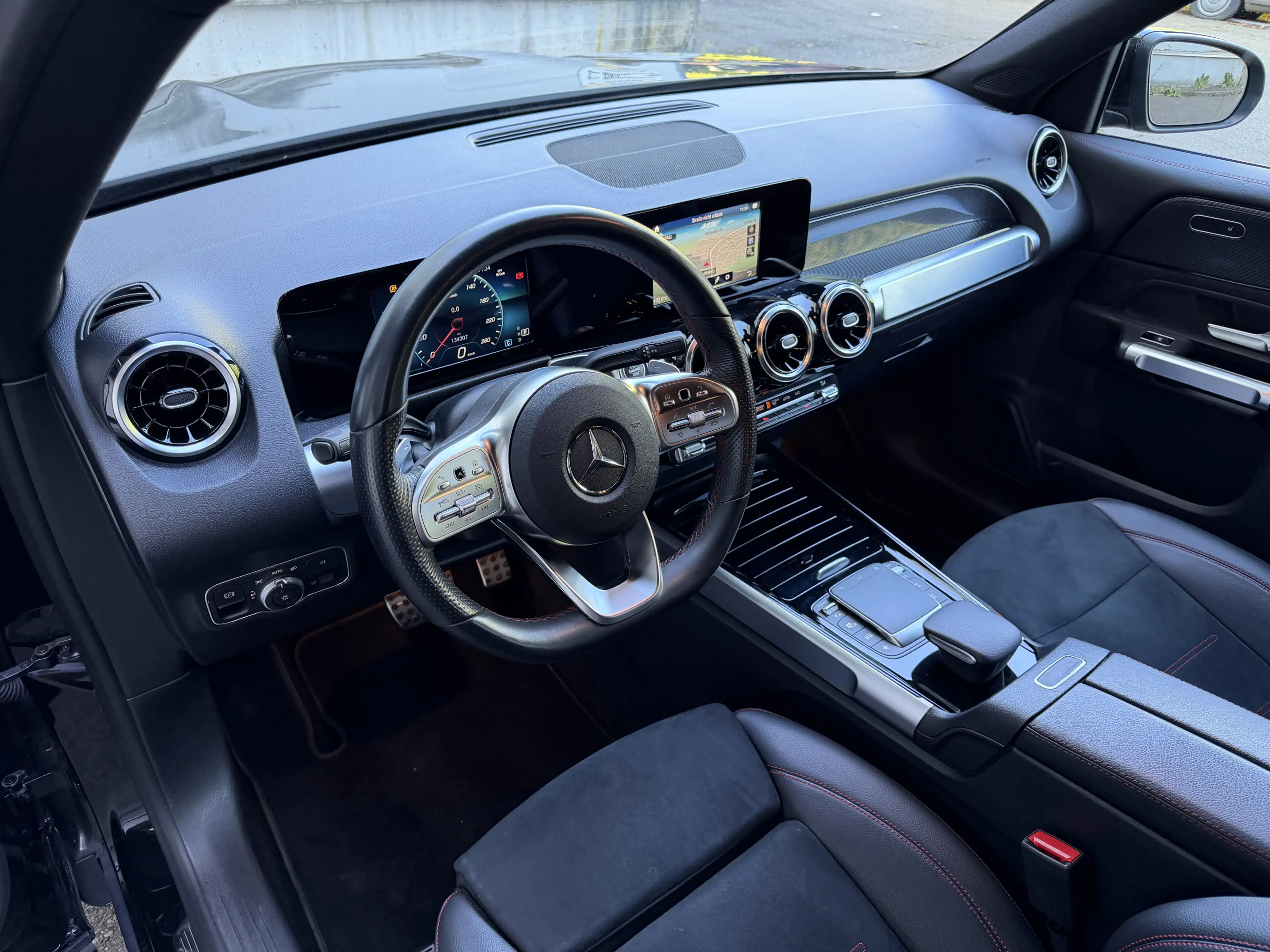 Mercedes-Benz GLB 220 D AMG LED Night MBUX Kamera AHK-Schwenk — photo 12