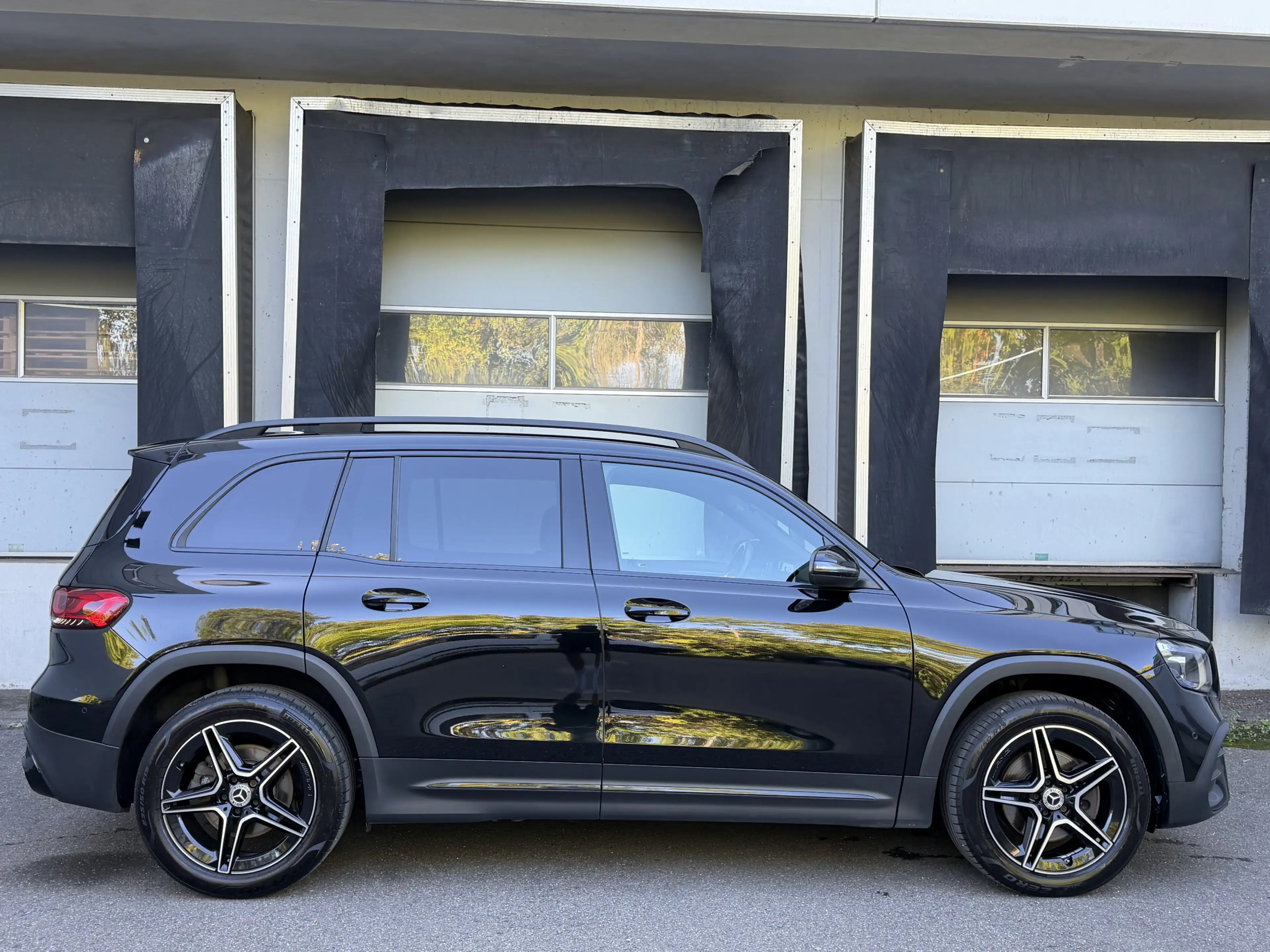 Mercedes-Benz GLB 220 D AMG LED Night MBUX Kamera AHK-Schwenk — photo 7