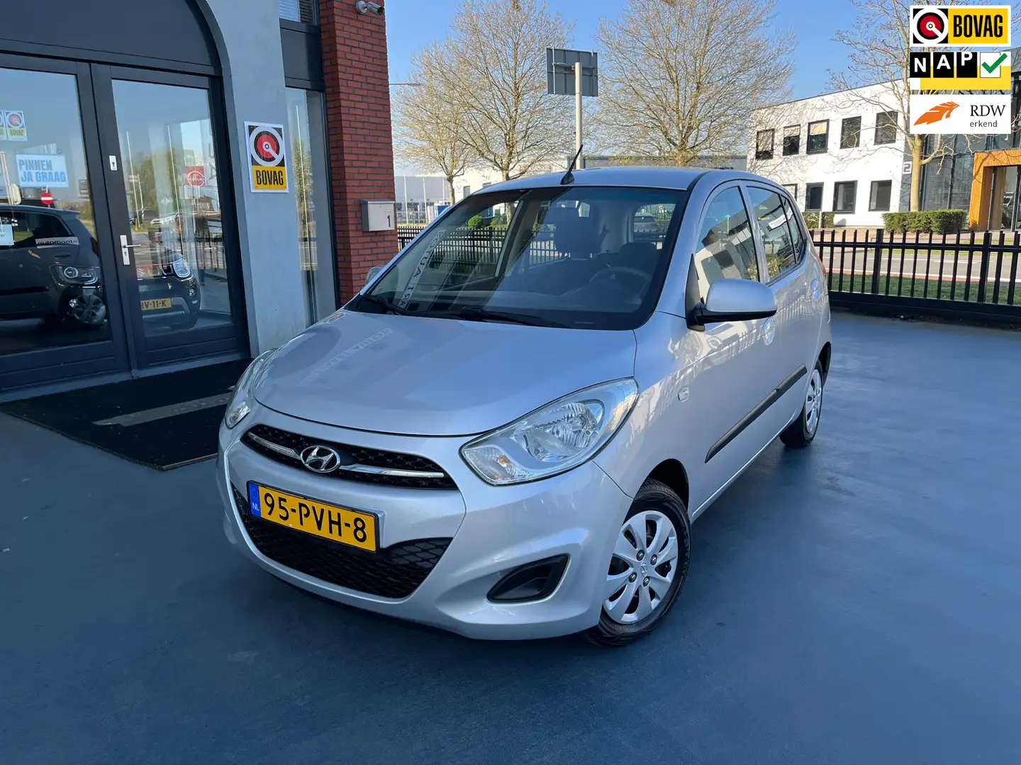 Hyundai i10 1.1 i-Drive Cool AIRCO LAGE KMSTAND Grijs - 1