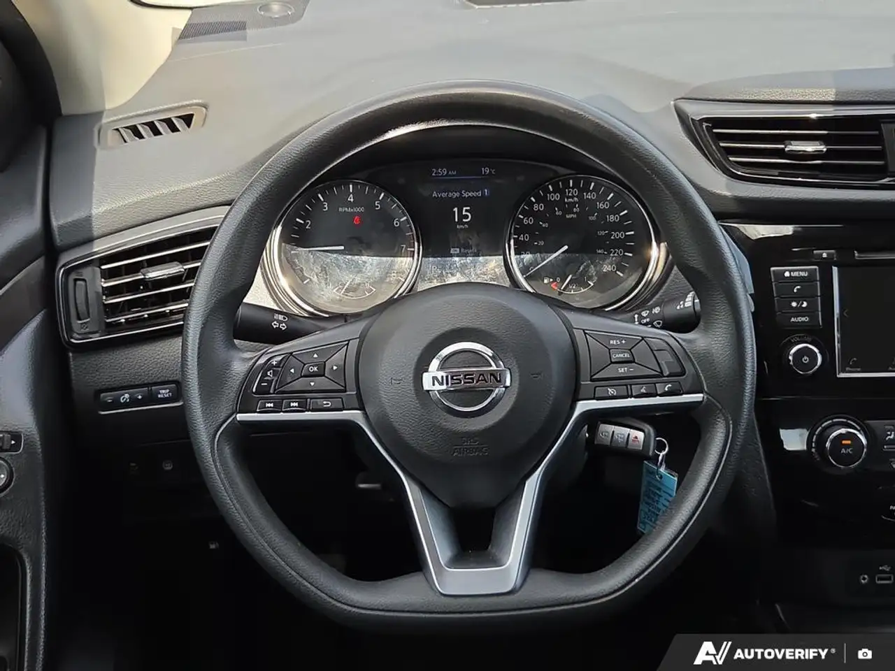 Nissan Qashqai снимка Nissan Qashqai