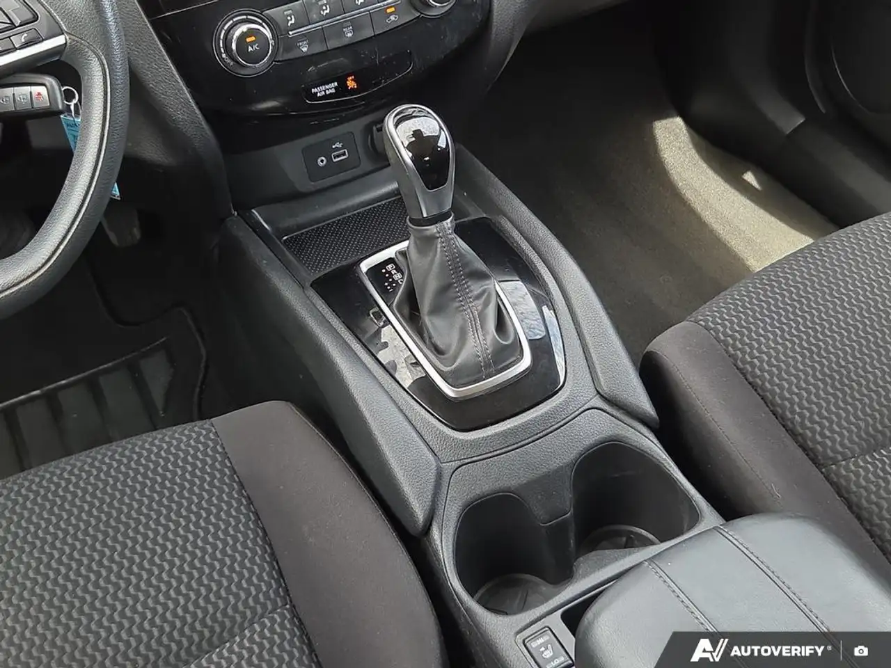 Nissan Qashqai снимка Nissan Qashqai