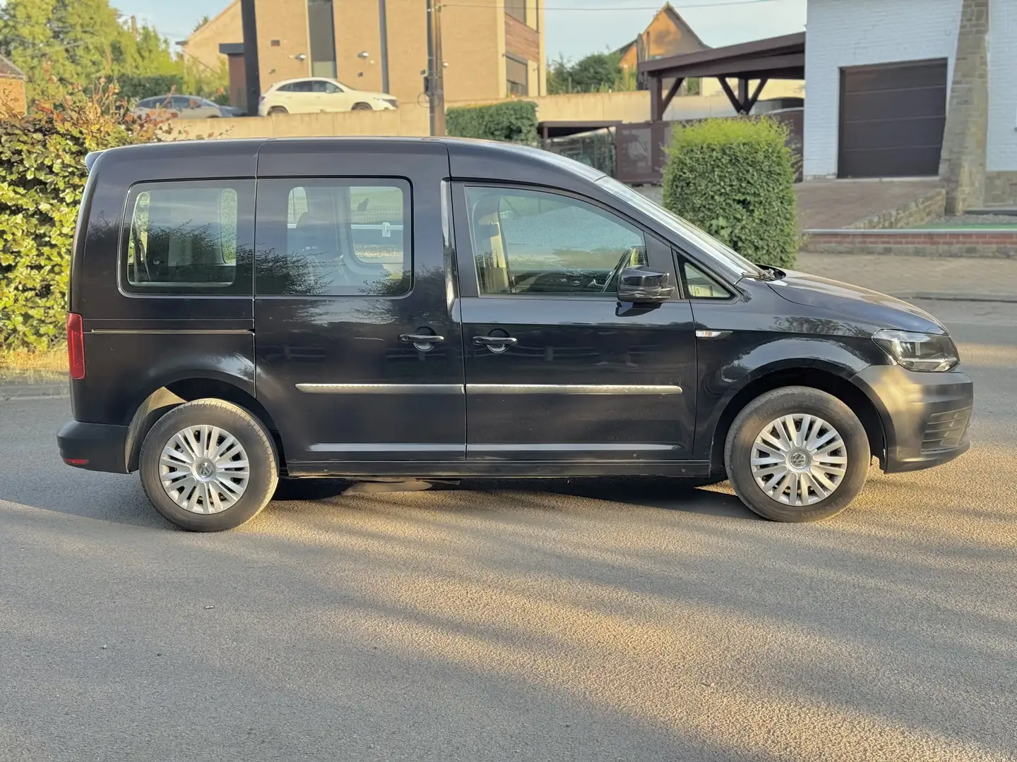 Volkswagen Caddy Maxi 2.0TDi EURO-6 ÉQUIPE —PMR— Pers a mob re Nero - 2