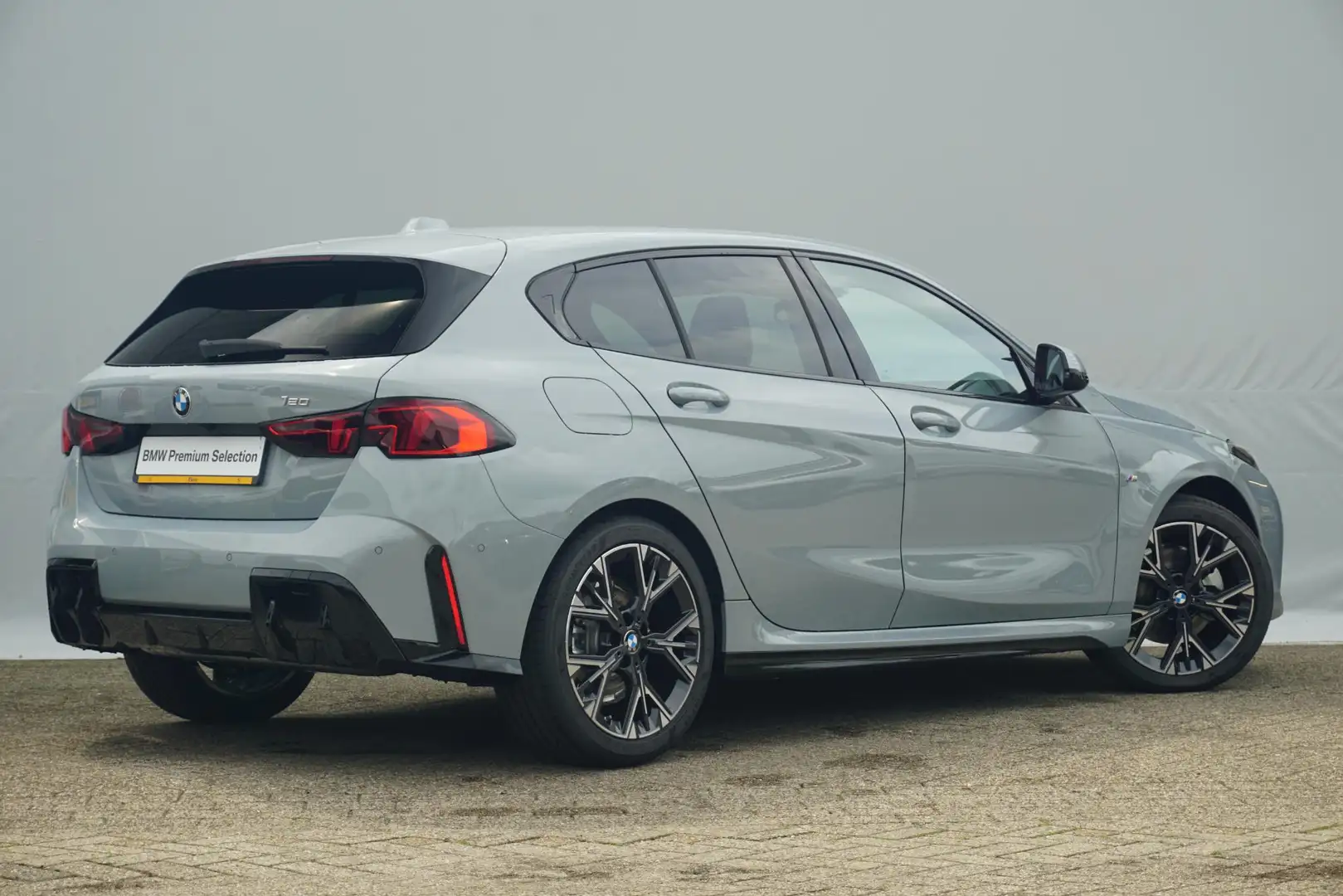 BMW 120 1 Serie M Sportpakket 18'' / Adaptief onderstel / Gris - 2