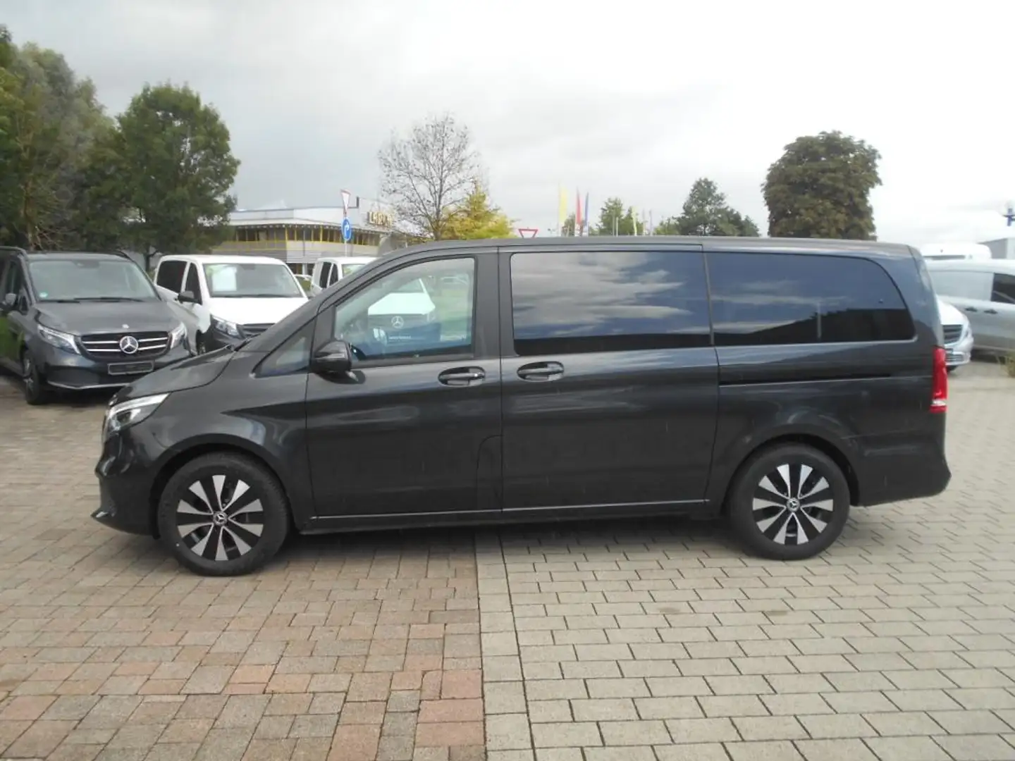 Mercedes-Benz V 250 Edition lang 8-Sitze 4x4 Klima AHK 2.0t LED Distro Grijs - 2
