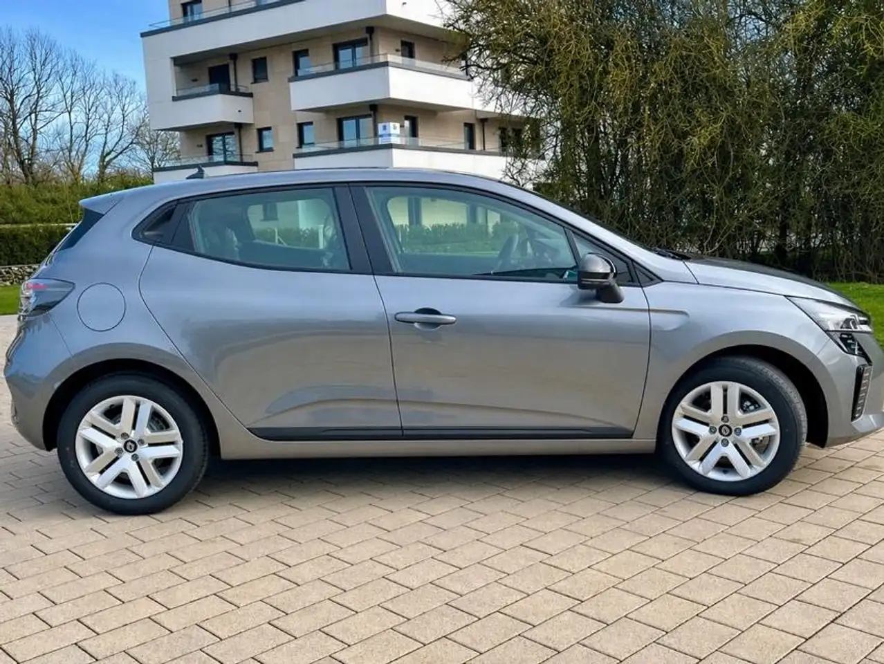 Renault Clio *NEUF* 1.5 Blue dCi 100 EVOLUTION / Caméra 6