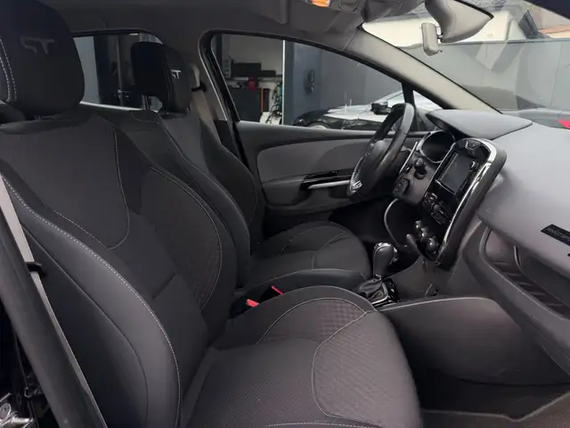 Renault Clio view 15