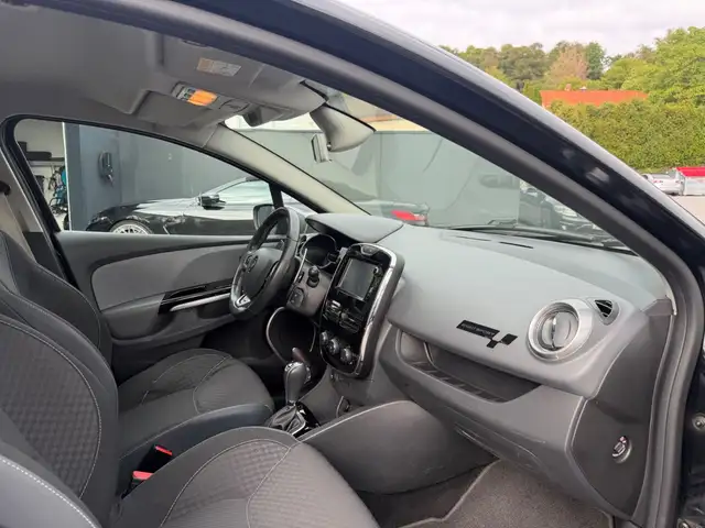 Renault Clio view 12