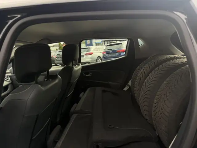 Renault Clio view 18