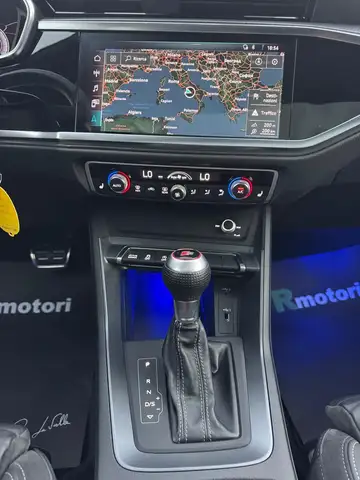 Audi Q3 view 9