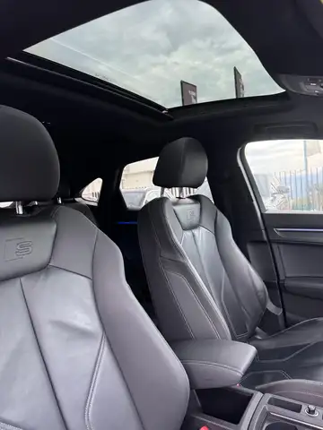 Audi Q3 view 10