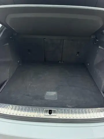 Audi Q3 view 16