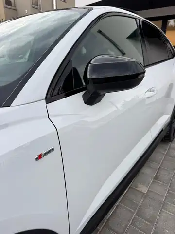 Audi Q3 view 3