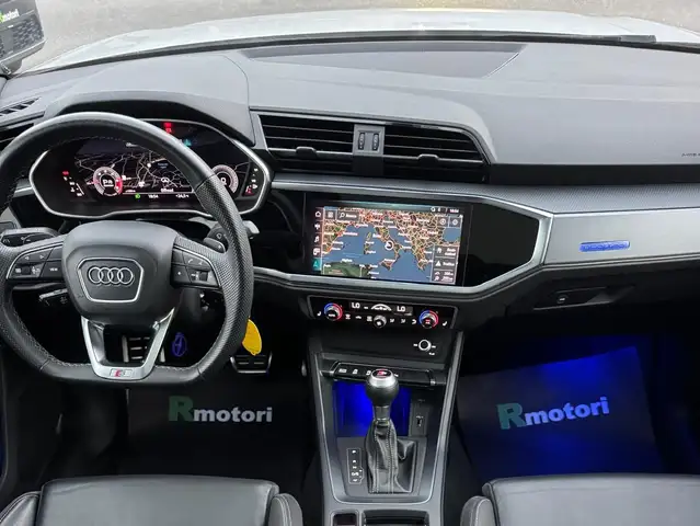 Audi Q3 view 5