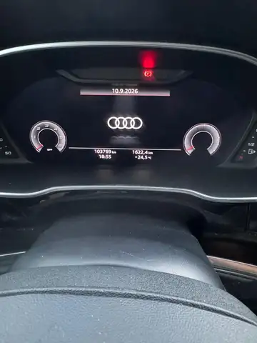 Audi Q3 view 11