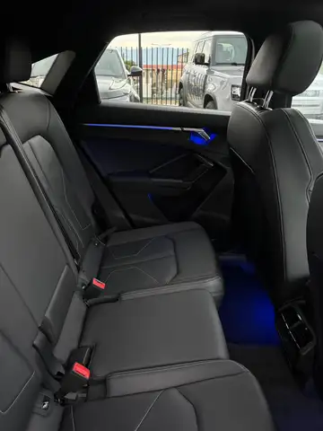 Audi Q3 view 13