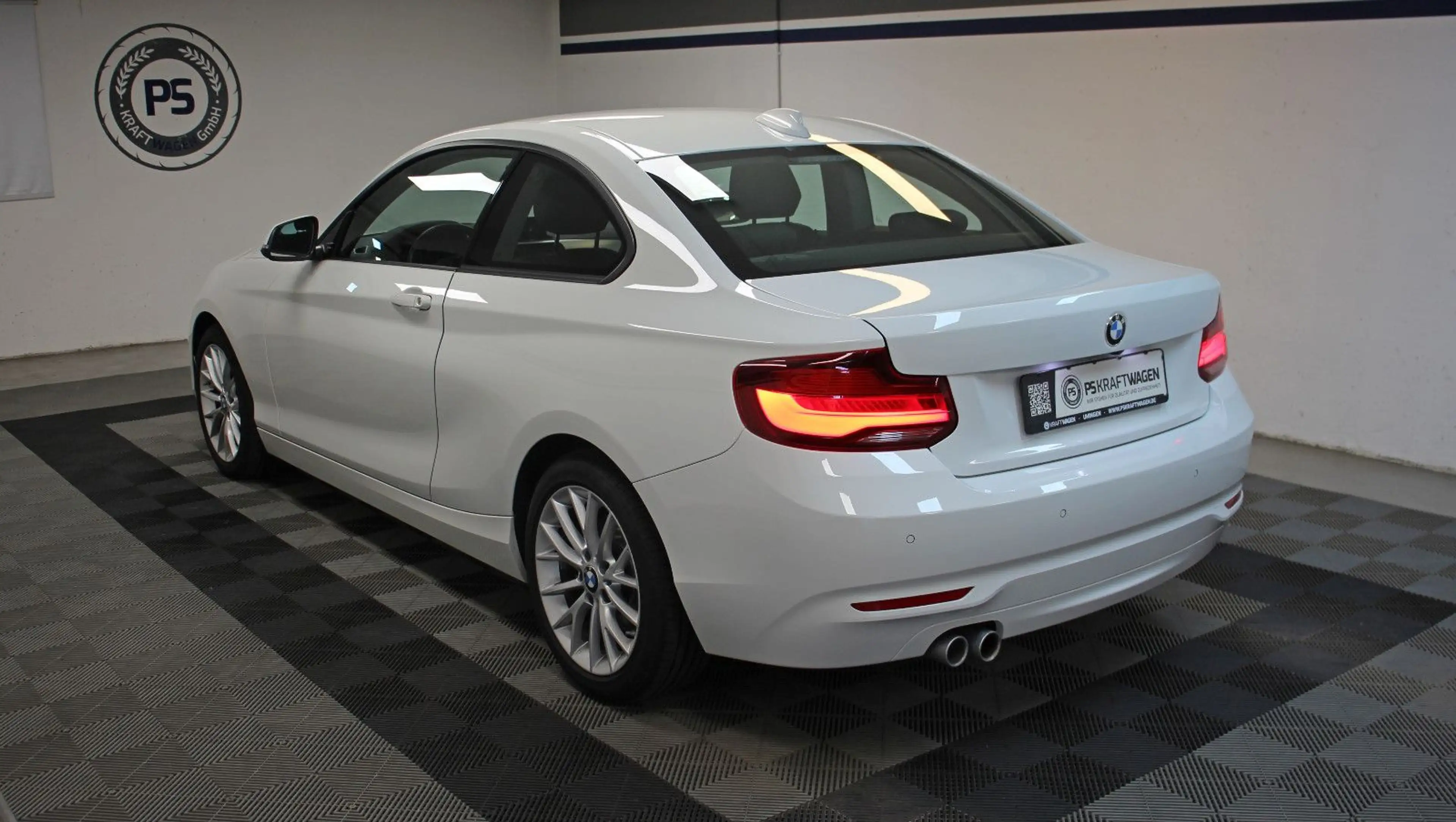 BMW 220 i Coupe Aut. *LED/KAMERA/H&K/NEUWERTIG/1HAND* — photo 4